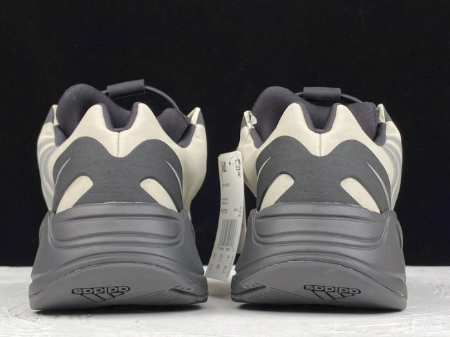 Bone Adidas Boost 700 MNVN Yeezy FY3729 0714